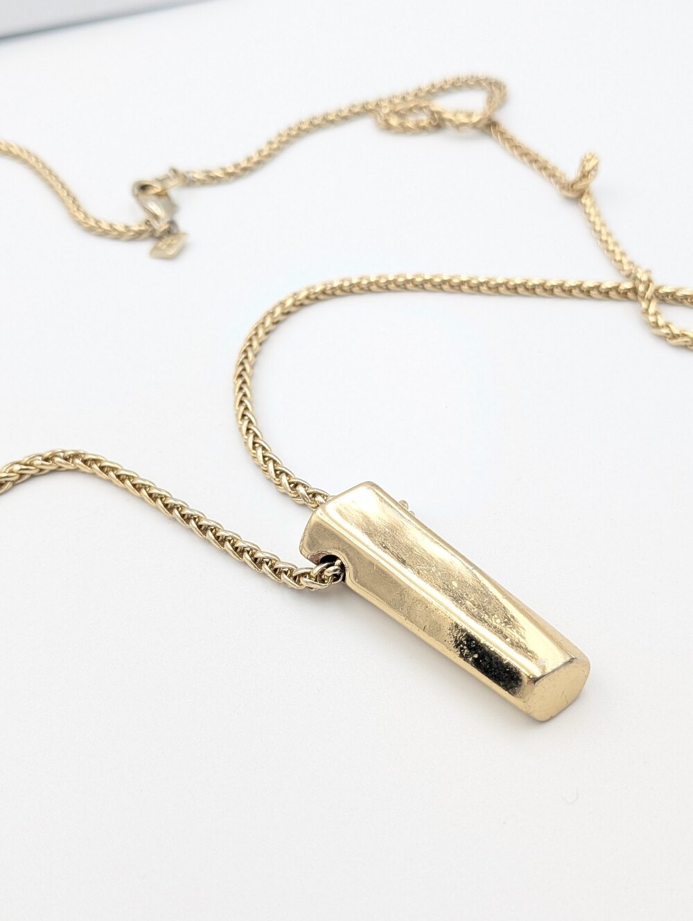 Banana Republic gold tone pendant chain statement necklace long